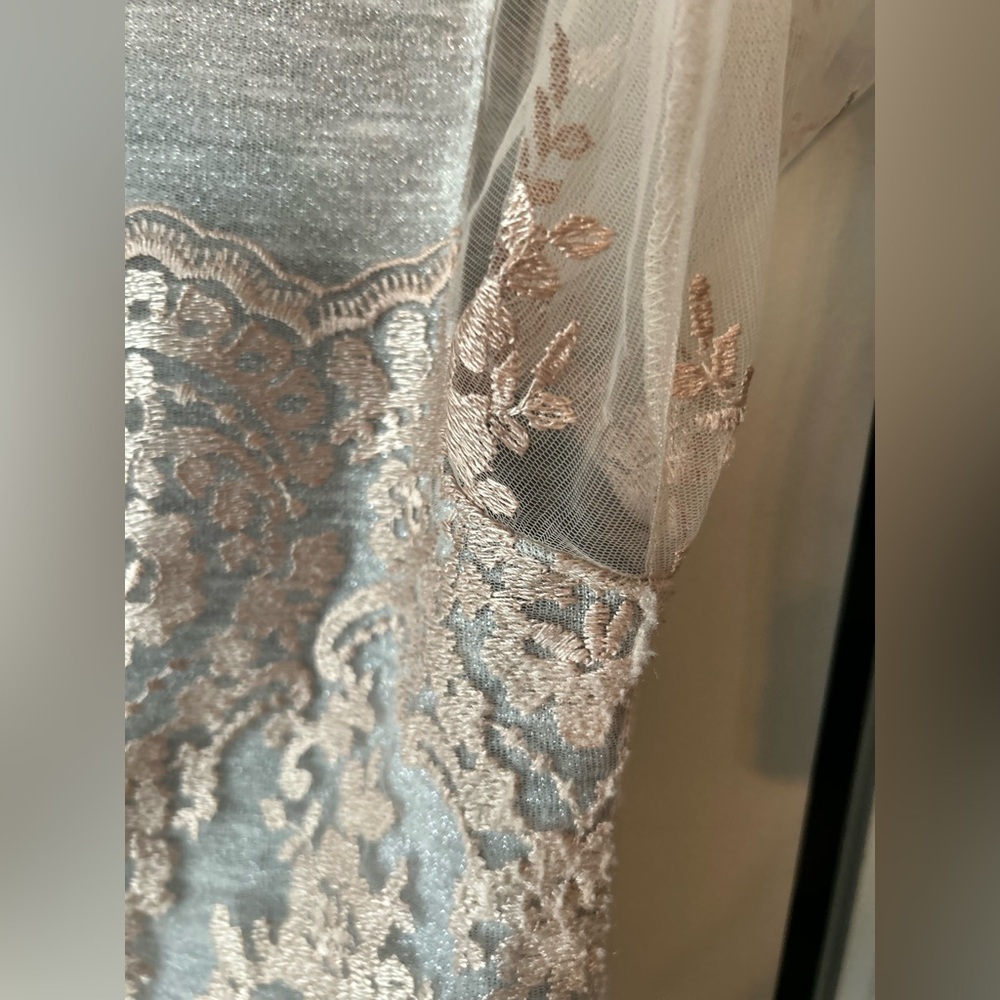 ✌️4/$20✌️ Sheer overlay top - Picture 12 of 15